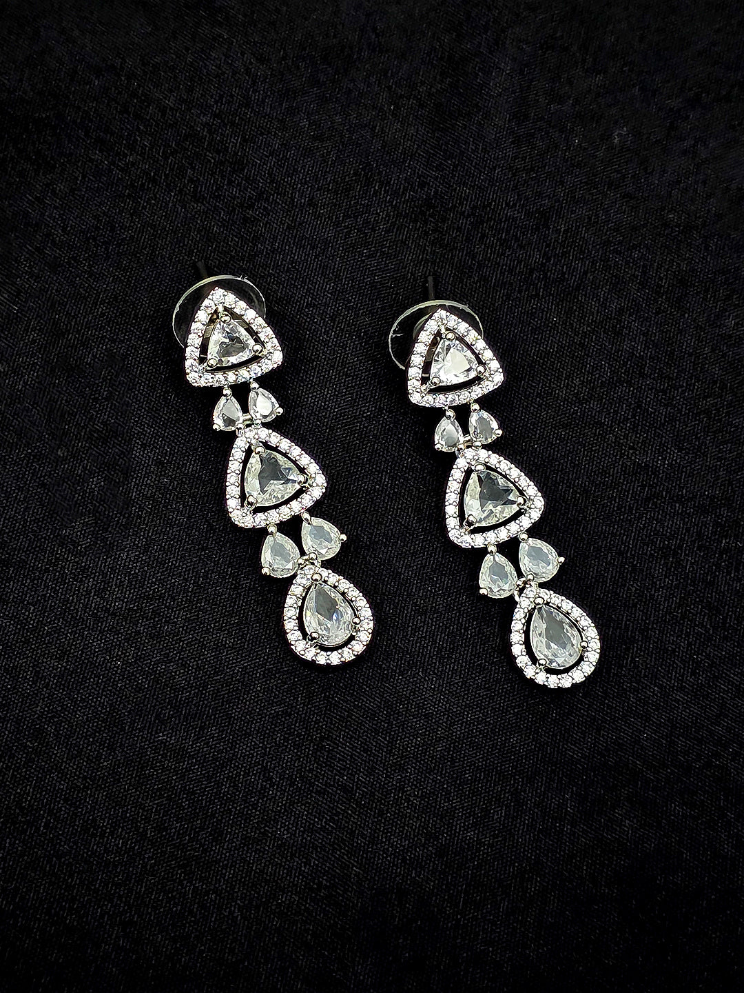 Premium Quality Ad Neckset With Studs - Silver
