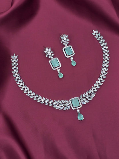Single Line Star Model Necklace