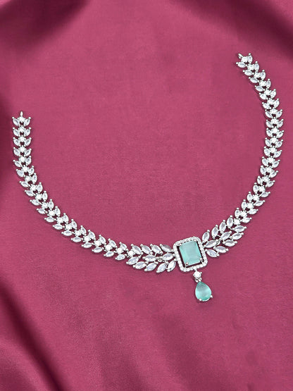 Single Line Star Model Necklace